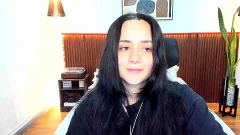 Snapshot of kora_shadow chatting on December 5, 7:43 pm Kora Shadow online show from December 5, 7:43 pm