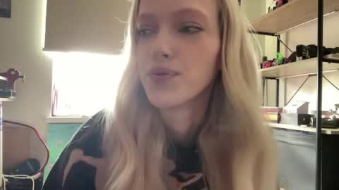 Snapshot of kortneyhiedeman chatting on June 5, 3:29 pm Ariela online show from June 5, 3:29 pm
