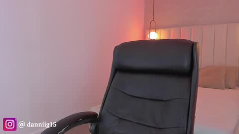 Snapshot of kosmic_21 chatting on February 5, 12:49 pm K O S M I C online show from February 5, 12:49 pm