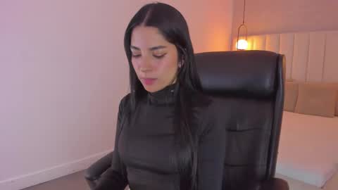 Snapshot of kosmic_21 chatting on February 10, 12:29 pm K O S M I C online show from February 10, 12:29 pm