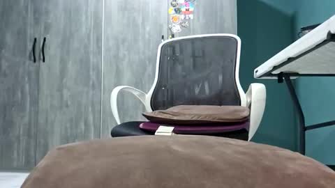 Koto Bombon online show from April 18, 1:53 am