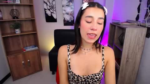 Elizabeth online show from October 3, 7:22 pm