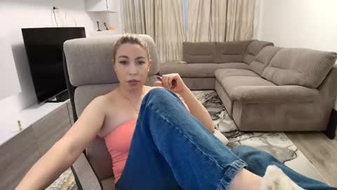 Snapshot of krasimira1 chatting on December 5, 2:14 pm krasimira1krasi online show from December 5, 2:14 pm