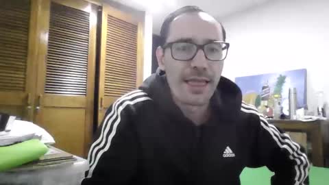 Snapshot of kratosmorgen chatting on April 2, 2:20 am KratosMorgen online show from April 2, 2:20 am