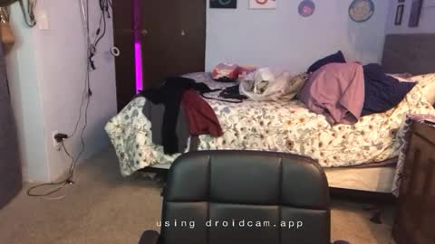 kreamyk420 online show from December 18, 5:02 am