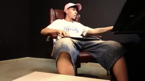 KrewVaughn online show from October 17, 10:18 am