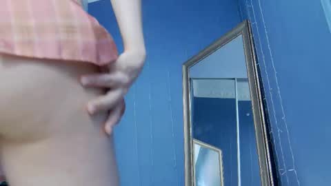 kriskras__ online show from December 18, 5:24 am