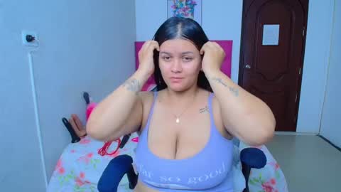 kriss_sweetboobs online show from July 14, 1:06 pm