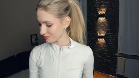 Eliz online show from February 8, 8:12 pm