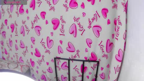 krissone online show from October 3, 9:45 pm