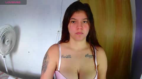 krissone online show from October 5, 7:56 pm