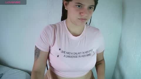 krissone online show from February 7, 8:12 pm