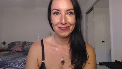 Krissy online show from December 6, 1:00 pm