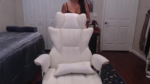 Snapshot of krissy2024 chatting on February 6, 12:52 pm Krissy online show from February 6, 12:52 pm