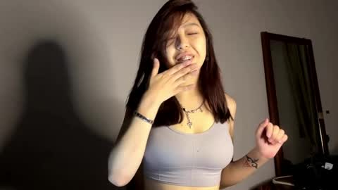 Kristen online show from April 16, 2:18 pm