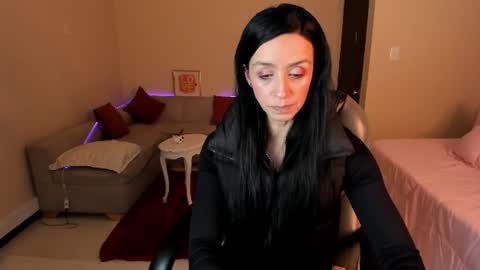 Sophia online show from July 6, 8:00 pm