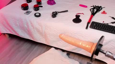 Kristen Bread online show from September 23, 8:01 pm