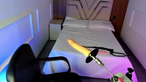 Kristen Bread online show from October 24, 8:05 pm