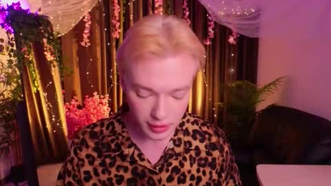 Kristen online show from February 6, 5:05 pm