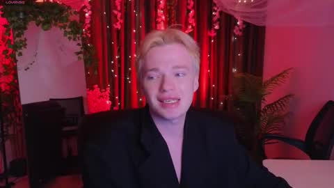 Kristen online show from February 8, 6:33 pm