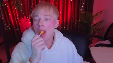 Kristen online show from February 9, 7:07 pm