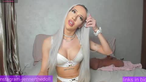 Snapshot of kristhedoll chatting on March 11, 12:38 am Kris the doll online show from March 11, 12:38 am