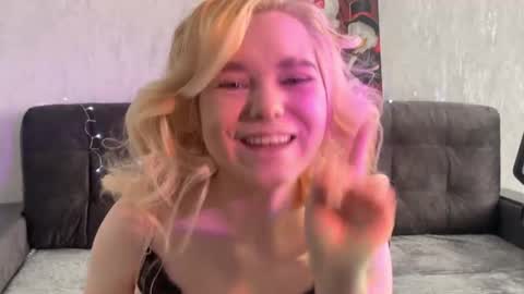 Snapshot of kristibiz chatting on March 15, 11:38 am kristibiz online show from March 15, 11:38 am