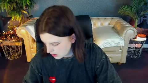 kristifoxy online show from May 11, 6:49 pm