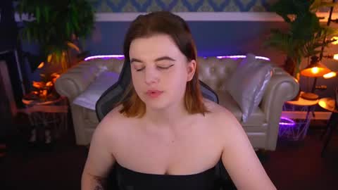 kristifoxy online show from May 18, 12:22 pm