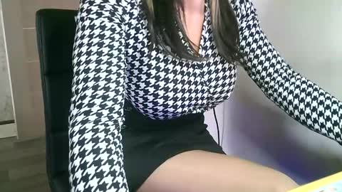 Snapshot of kristina43 chatting on March 29, 9:53 am kristina43 online show from March 29, 9:53 am