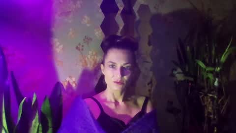 Snapshot of kristinagold44 chatting on December 12, 4:43 pm Kristina online show from December 12, 4:43 pm