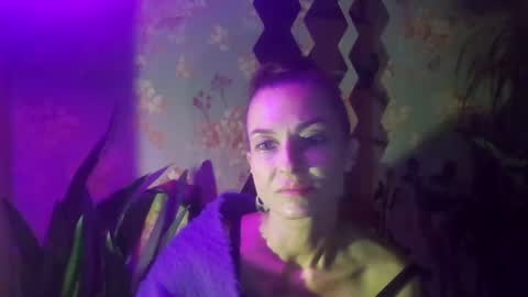 Snapshot of kristinagold44 chatting on December 22, 10:36 pm Kristina online show from December 22, 10:36 pm