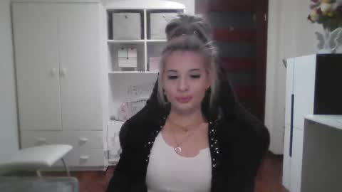 KristineAmore online show from October 9, 7:50 am