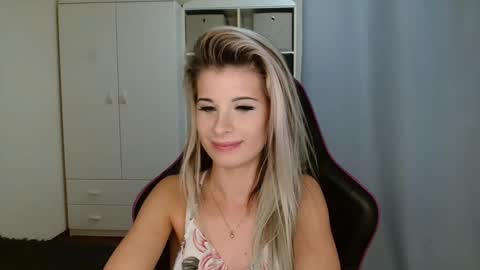 KristineAmore online show from December 2, 7:31 pm