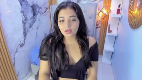Snapshot of kristinnvega chatting on October 18, 1:01 pm K R I S online show from October 18, 1:01 pm