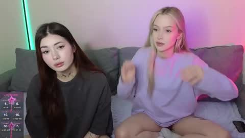 Kristy and Alice online show from January 17, 9:06 pm