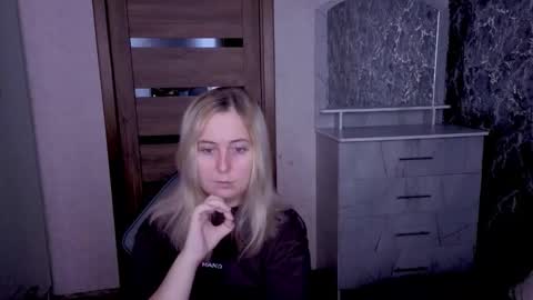 Kristy online show from May 25, 1:44 am