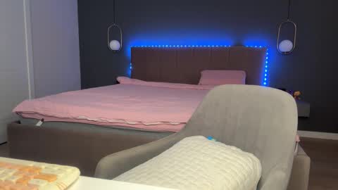 Kristi online show from September 29, 4:17 am