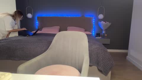 Kristi online show from October 24, 4:20 am