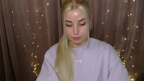 KristyFlowers online show from December 19, 4:35 pm