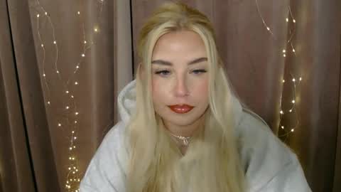 KristyFlowers online show from January 6, 9:41 am
