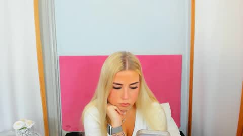 KristyFlowers online show from February 7, 9:47 am