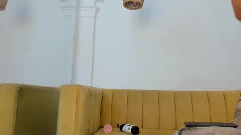 Snapshot of kristyl_paez chatting on February 21, 6:37 pm Cristina online show from February 21, 6:37 pm