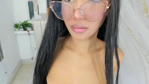 Snapshot of kristyl_paez chatting on November 19, 5:24 pm Cristina online show from November 19, 5:24 pm