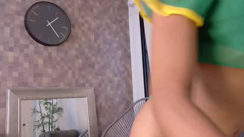 Snapshot of kristyl_paez chatting on December 20, 6:59 pm Cristina online show from December 20, 6:59 pm