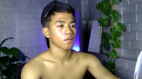 kritthanarkorn online show from December 15, 3:05 pm