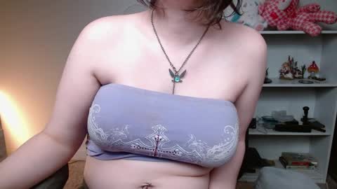 Snapshot of krystalsyxx chatting on April 3, 5:33 pm Krystal Syx online show from April 3, 5:33 pm
