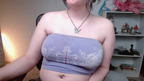 Snapshot of krystalsyxx chatting on April 4, 4:37 pm Krystal Syx online show from April 4, 4:37 pm