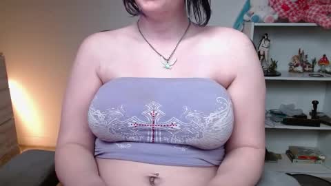 Snapshot of krystalsyxx chatting on April 6, 5:03 pm Krystal Syx online show from April 6, 5:03 pm