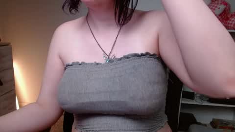 Snapshot of krystalsyxx chatting on April 11, 10:25 pm Krystal Syx online show from April 11, 10:25 pm